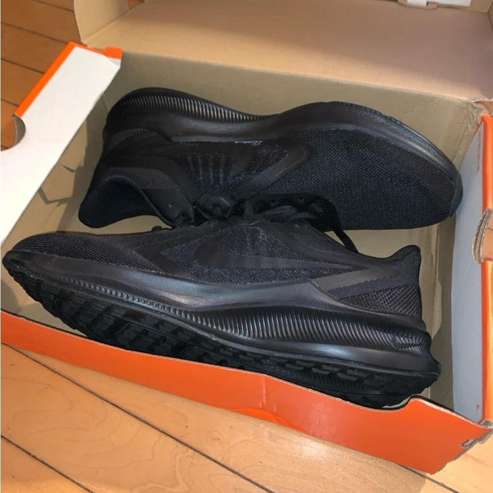 Nike Men's Black Athletic Shoes